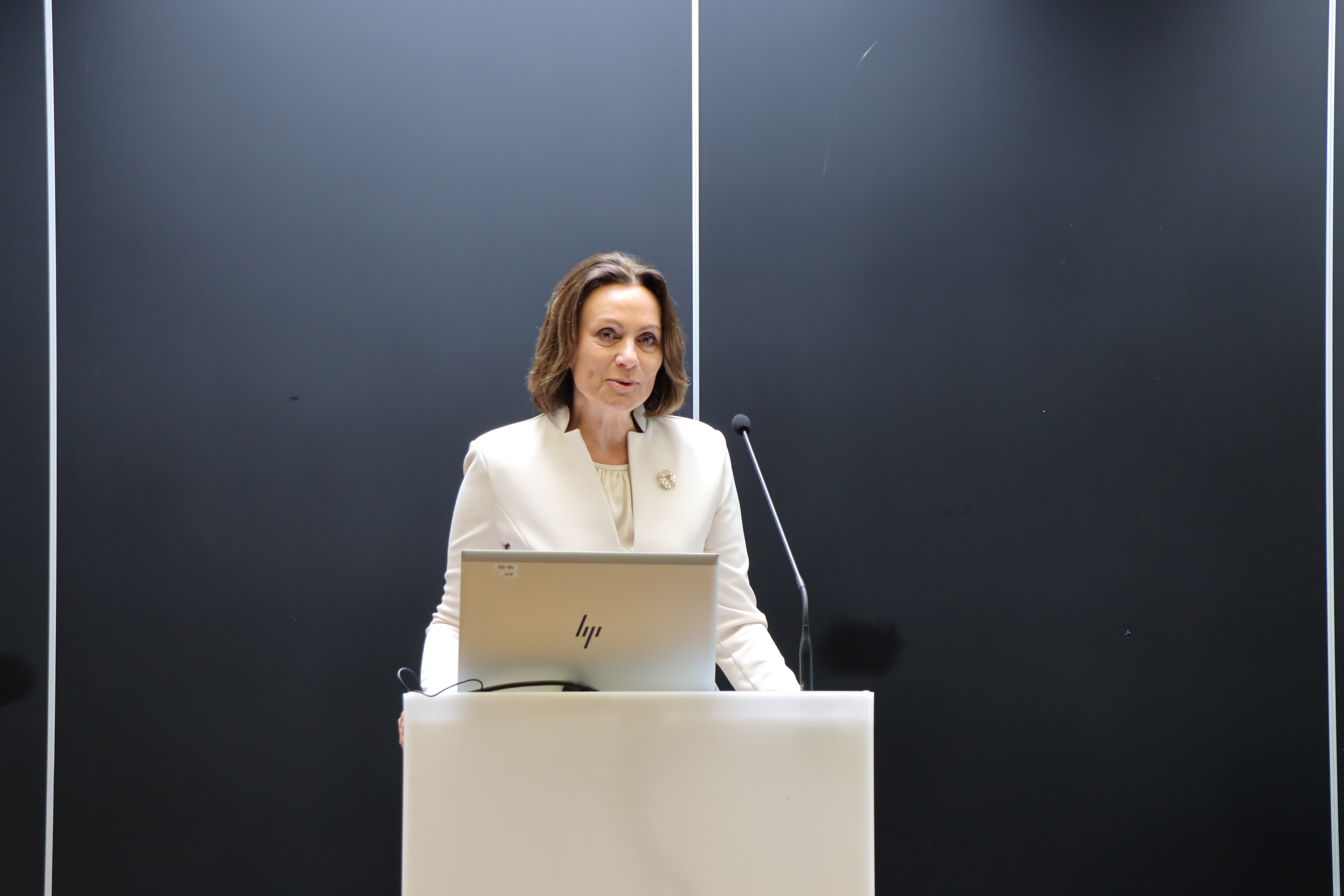 Generalna državna tožilka na posvetu