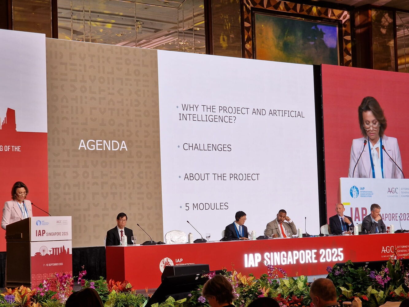 Generalna državna tožilka dr. Katarina Bergant na konferenci Mednarodnega združenja državnih tožilcev uspešno predstavila razvojni projekt VDT RS